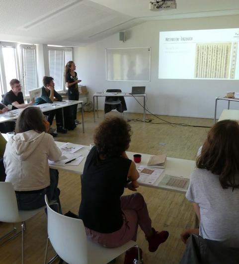 Alles rund um das Nisthilfentagebuch erfuhren die Teilnehmenden im Workshop von Laura Aporius. 