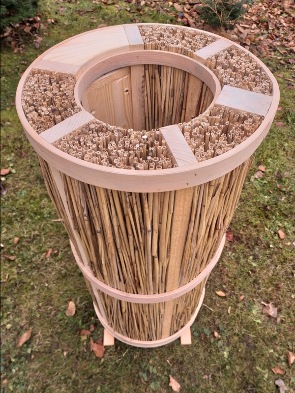  Leicht und warmhaltig: Die Dämmwirkung von 5 cm dicken Schilfrohrwänden entspricht der von 10 cm dickem Holz. (Foto: David Junker)