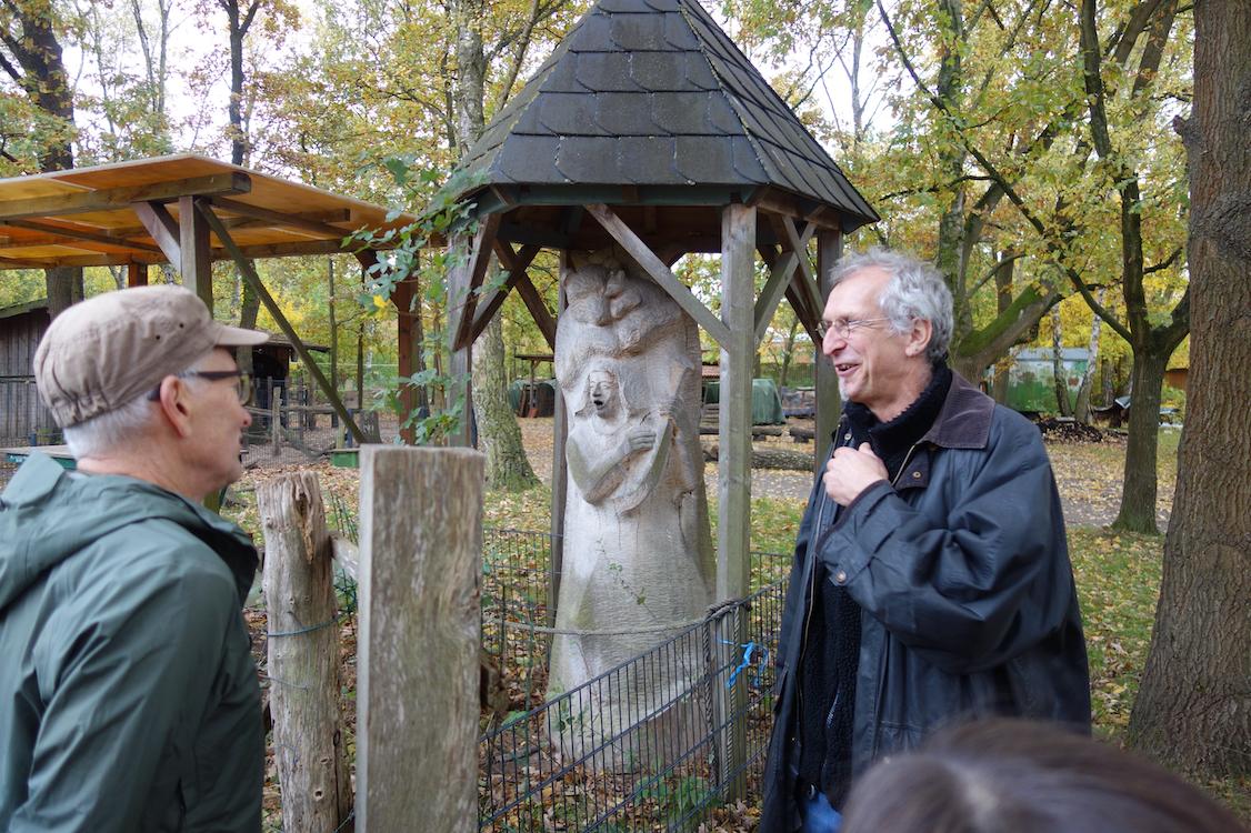 J&uuml;rgen Weiler schw&auml;rmt von seinem Lehrbienenstand (Foto: Katrin Sonnleitner)