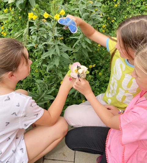Best&auml;ubung erkl&auml;ren mit Fingerpuppen (Foto: Anton Kirchmaier)