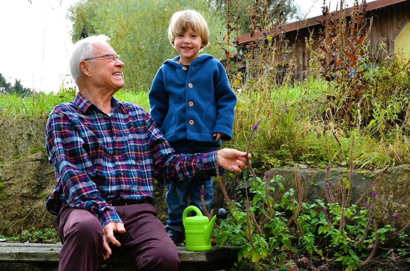 Alt & Jung in der Natur zusammenbringen &ndash; das m&ouml;chten wir mit den G&auml;rten der Generationen erreichen. (Foto: Lydia Wania-Dreher)