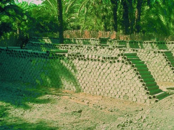 Ägyptische Bienenhaltung in Röhren aus Schilf und ungebranntem Nilschlamm. (Foto: Werner Roller)