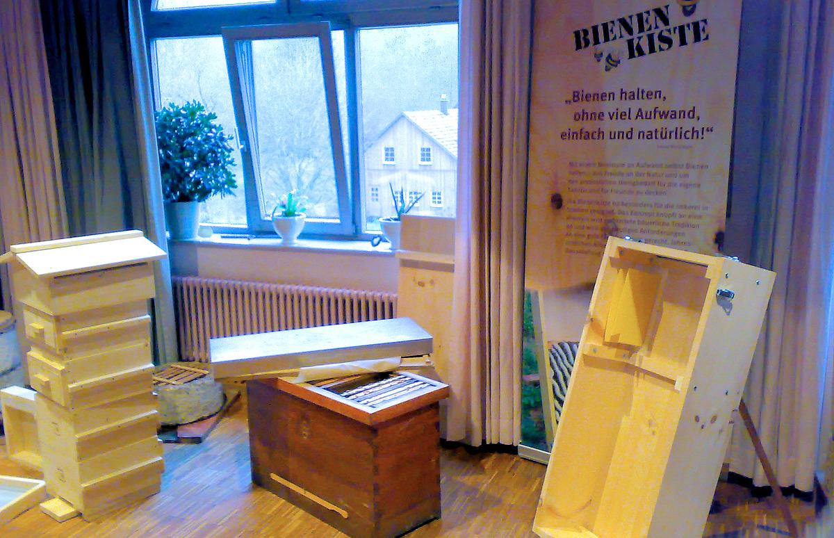 Warr&eacute;-Beute, Einraumbeute und Bienenkiste beim Einfachbeuten-Workshop von Mellifera e. V. 