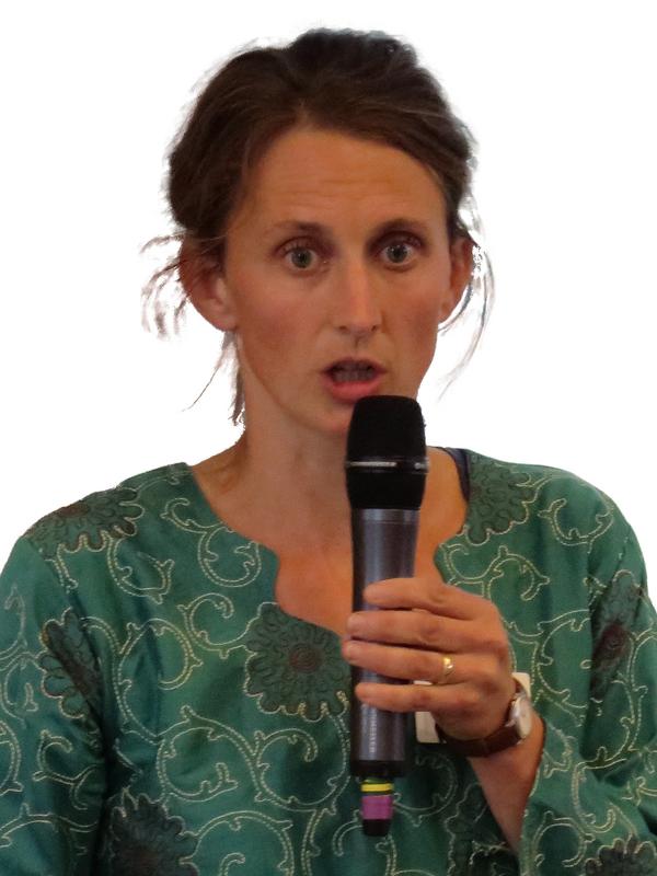 Eva Meyerhoff bei einem Vortrag auf der Neonicotinoid-Tagung in Lüneburg im September 2014. (Foto: KÖN/Eva Meyerhoff)