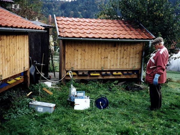 Versuchsaufbau für die Überprüfung der Arbeitssicherheit der Oxalsäure. (Foto: Klaus Drysch)